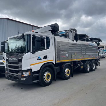 MS 49 New Vac Truck Side Front 2021